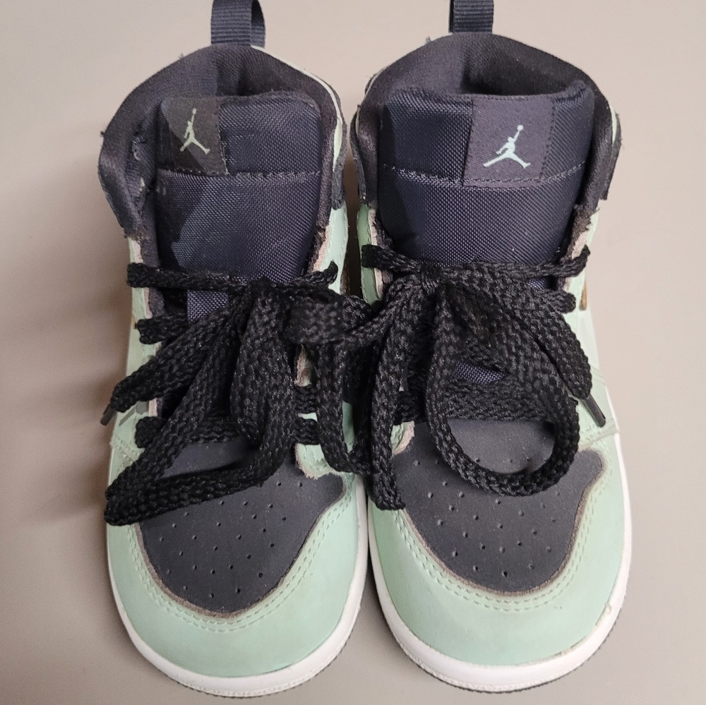 Jordans size7c(toddlers)